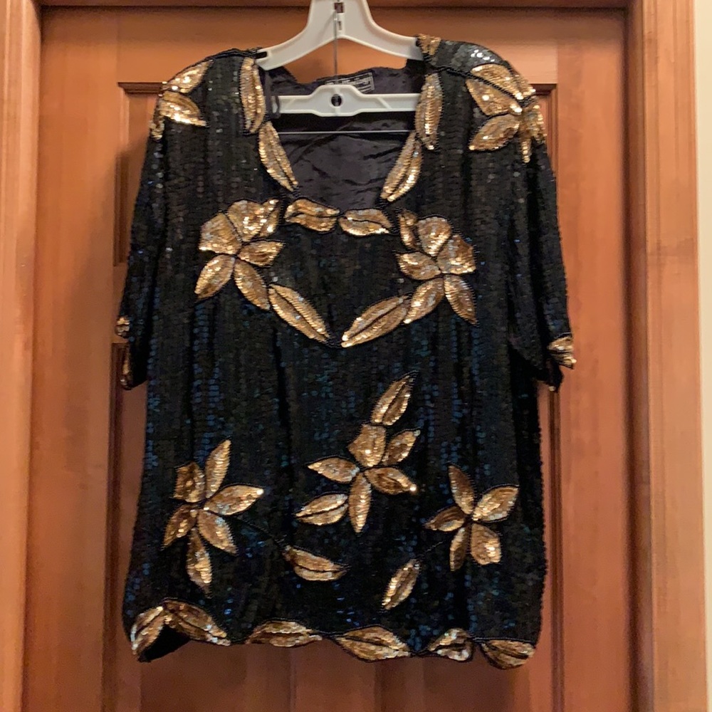 Sequin short sleeve top, black & gold